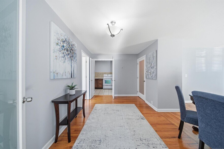 More Photos Of 1718 W Broadway St, Collinsville Office Residential For Sale