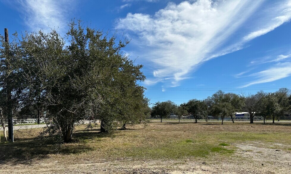 More Photos Of 2690 County 179 rd, Alvin Land For Sale