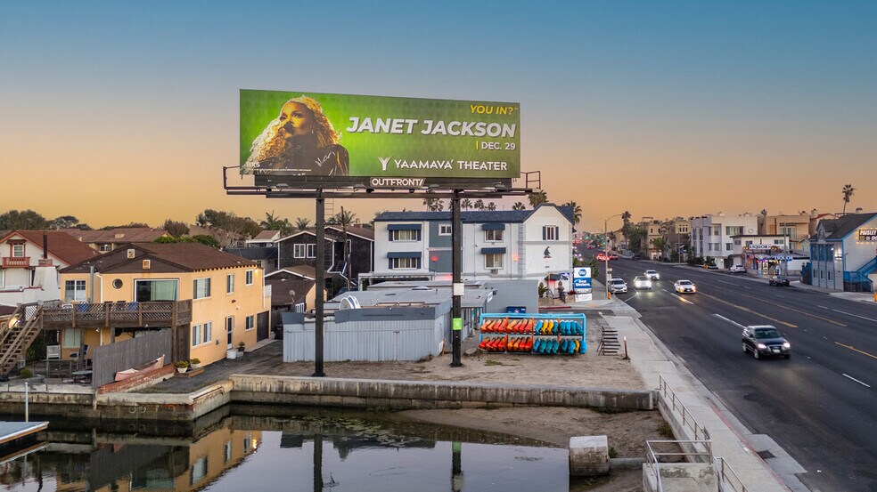 More Photos Of 16902 Pacific Coast Hwy, Huntington Beach Restaurant For Sale