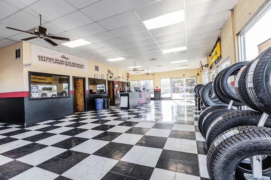 More Photos Of 205-225 W Pacheco Blvd, Los Banos Auto Repair For Sale