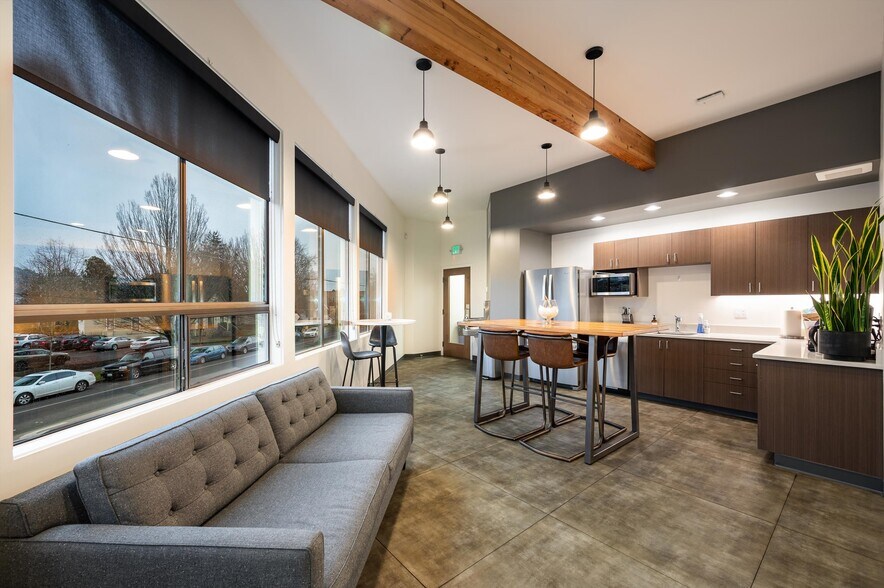 More Photos Of 1609-1611 Broadway St, Bellingham Office For Lease