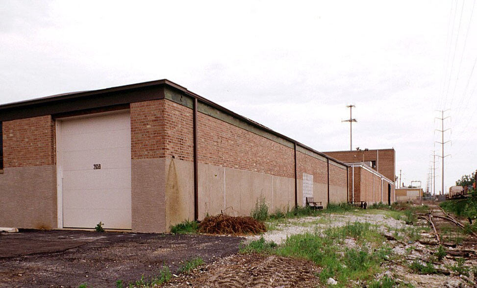 More Photos Of 2657-2659 Gardner Rd, Broadview Warehouse For Lease