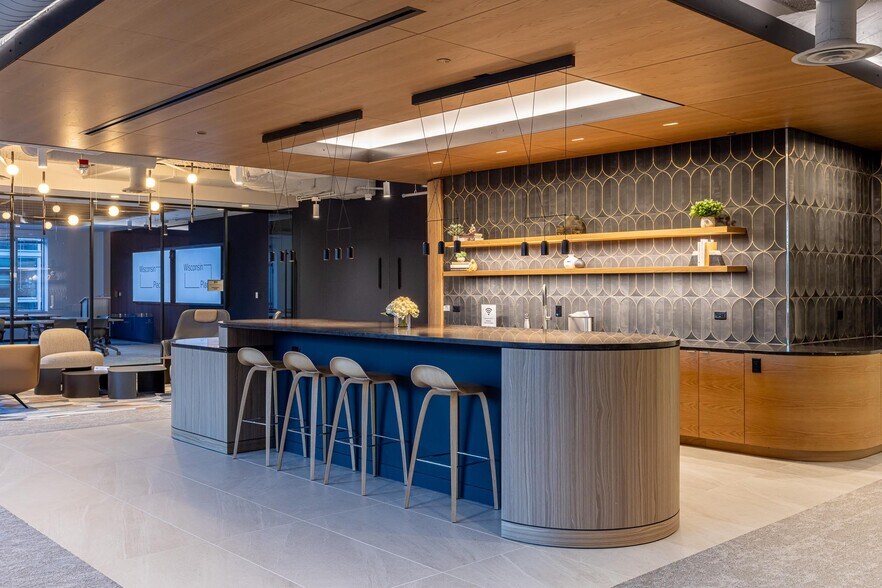 More Photos Of 5404 Wisconsin Ave, Chevy Chase Office For Lease