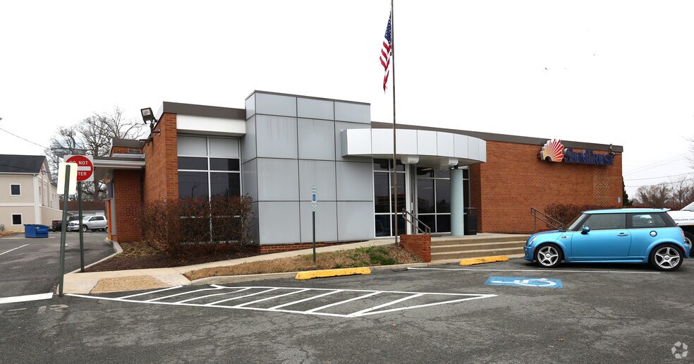 Primary Photo Of 8028 Mechanicsville Tpke, Mechanicsville Bank For Lease