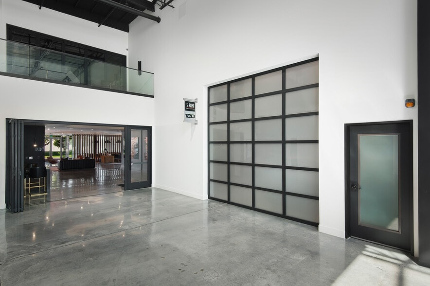 More Photos Of 3080 Airway Ave, Costa Mesa Showroom For Sale