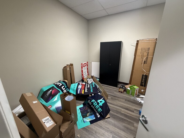 More Photos Of 1245-1305 W Guadalupe Rd, Mesa Unknown For Lease