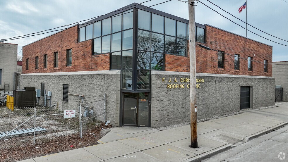 Primary Photo Of 2201 W Purdue St, Milwaukee Unknown For Lease