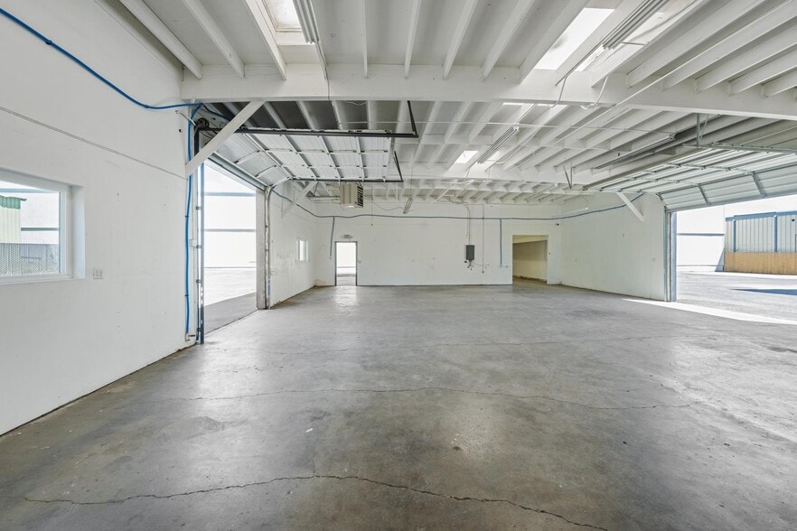 More Photos Of 2475 Bluebell Dr, Santa Rosa Industrial For Lease