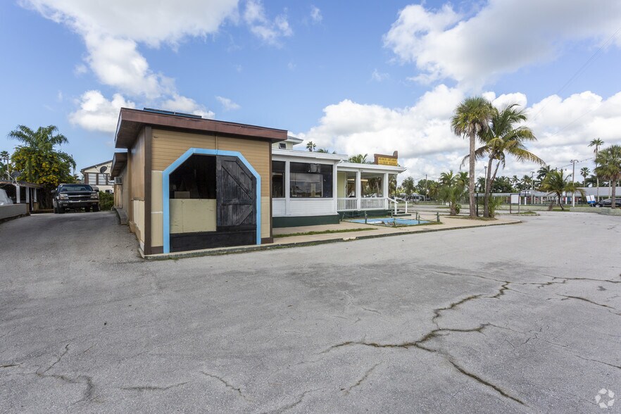 More Photos Of 102 Copeland Ave SW, Everglades City Restaurant For Sale
