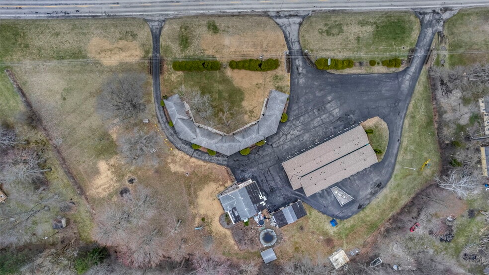 More Photos Of 44077 Oberlin Elyria Rd, Oberlin Hotel For Sale