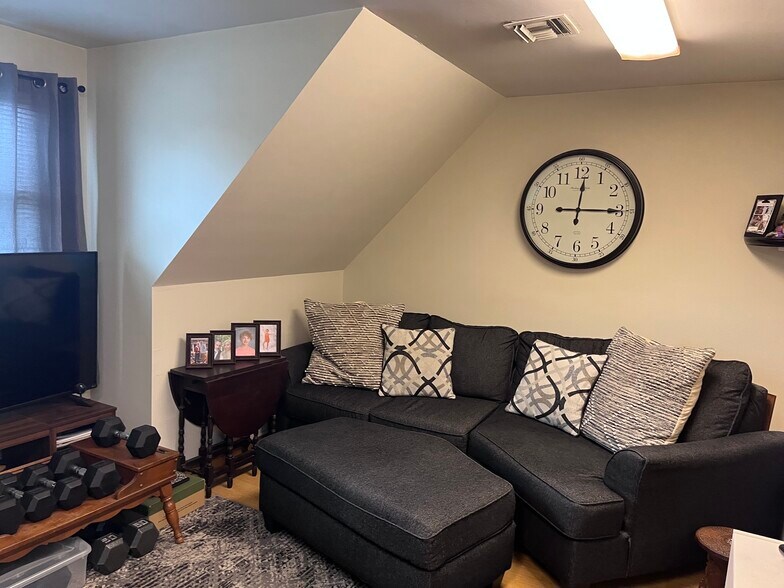 More Photos Of 623 Post Rd, Warwick Office For Sale
