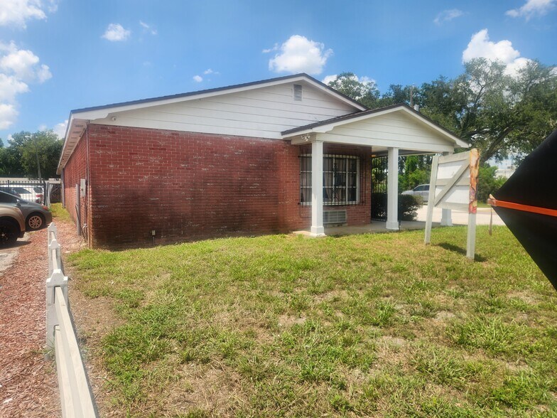 More Photos Of 13124 N Florida Ave, Tampa Medical For Sale