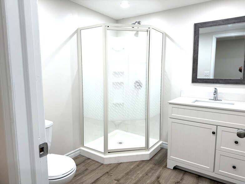 More Photos Of 218 Lockhart Rd, Barrie Service For Sale