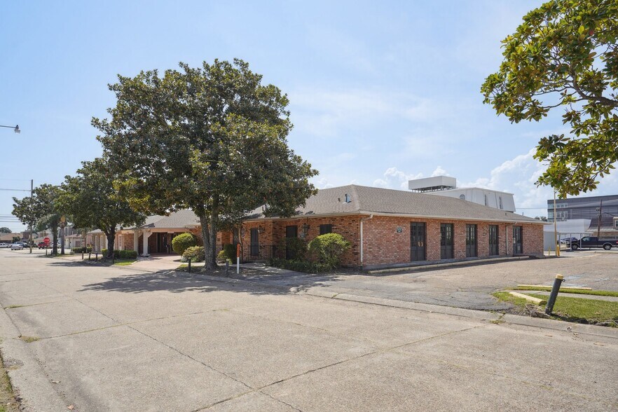 More Photos Of 3125 N. Causeway | 3100 19th | 3100 Ridgelake, Metairie Land For Sale