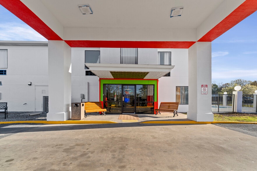 More Photos Of 53 Heritage St, Baxley Hotel For Sale