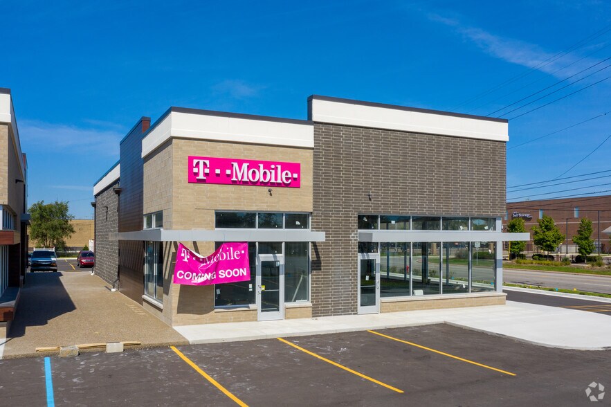 More Photos Of 110-132 Ann Arbor Rd W, Plymouth Freestanding For Lease