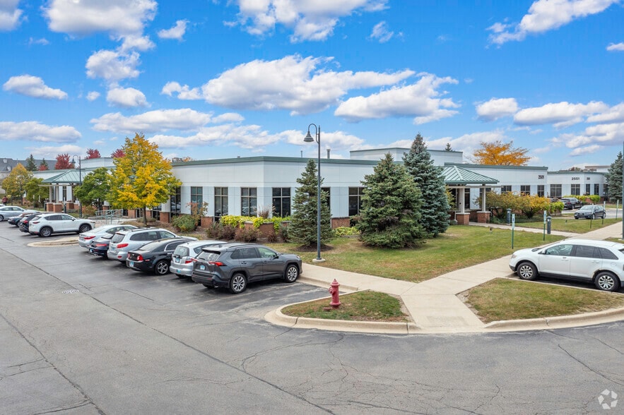 More Photos Of 2501 Compass Rd, Glenview Medical For Lease
