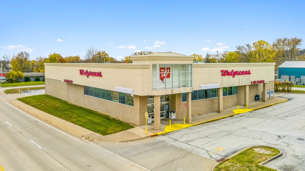 More Photos Of 3601 16th St, Moline Drugstore For Sale