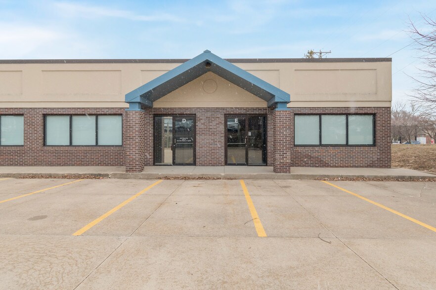 Primary Photo Of 2037 Grand Ave, West Des Moines Office For Lease