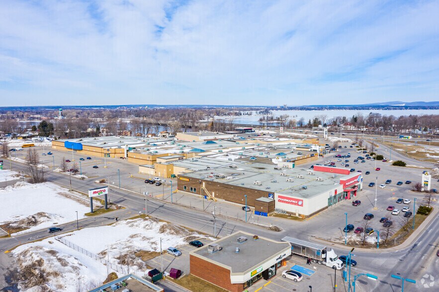 More Photos Of 101 Boul Cardinal-Léger, Pincourt General Retail For Lease