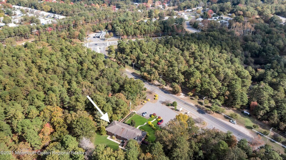 More Photos Of 2101 Lake Rd, Manchester Medical For Sale