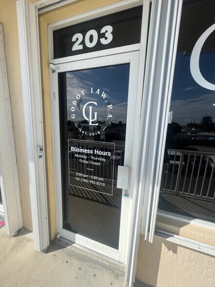 More Photos Of 5580 W 16th Ave, Hialeah Medical For Lease