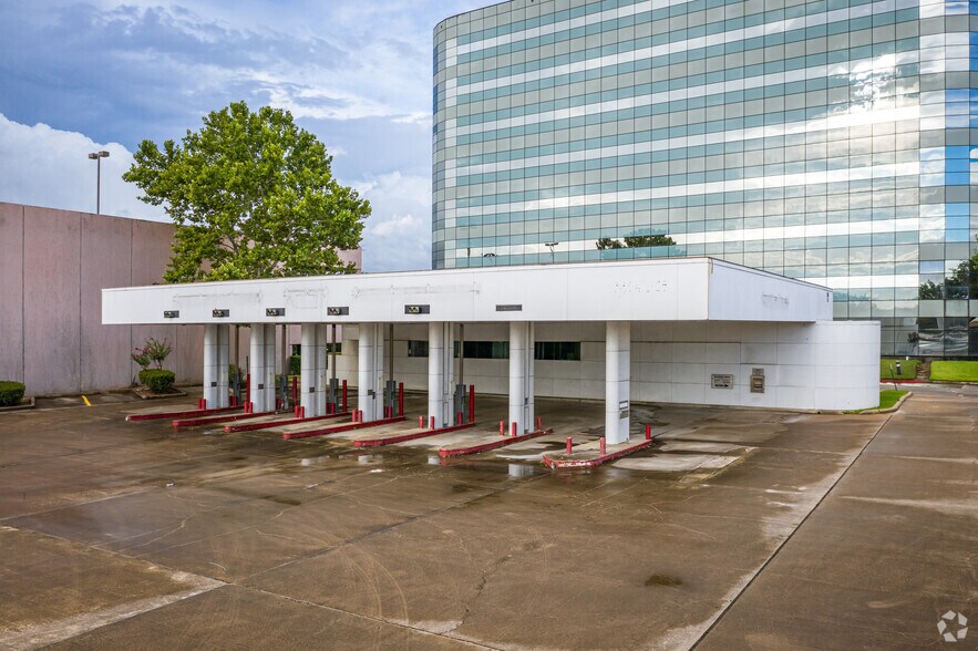 More Photos Of 9494 Southwest Fwy, Houston Office For Lease
