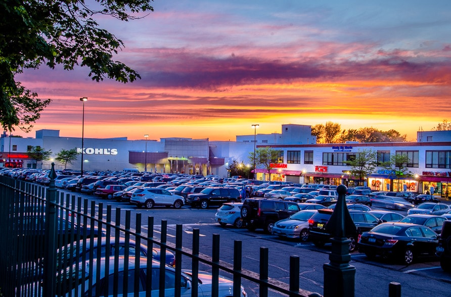 More Photos Of 61-11 188th St, Fresh Meadows Unknown For Lease