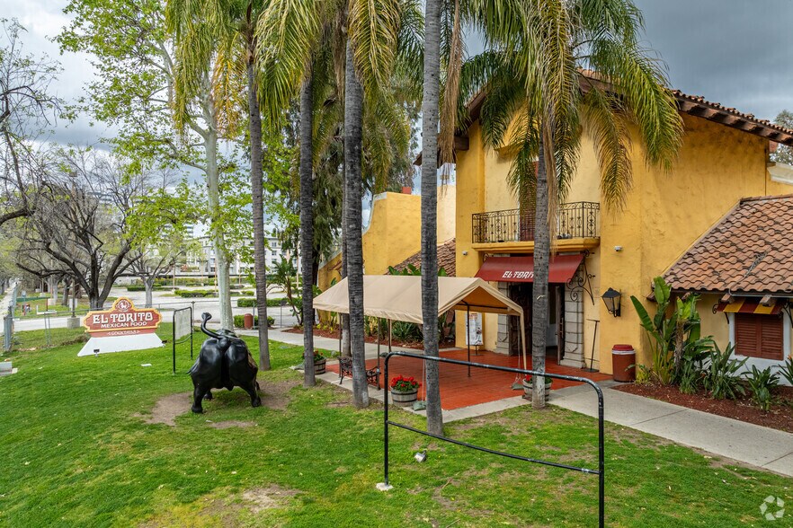 More Photos Of 6040 Canoga Ave, Woodland Hills Restaurant For Lease
