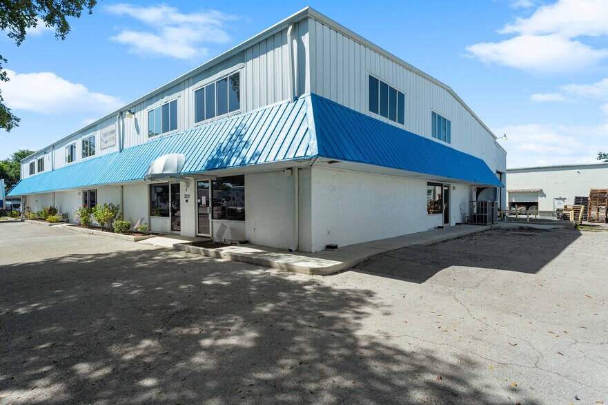 More Photos Of 2221 Corporation Blvd, Naples Light Manufacturing For Sale