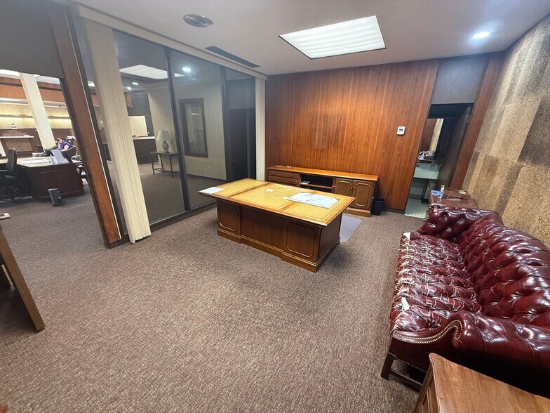 More Photos Of 128 E Commerce St, Aberdeen Storefront For Sale