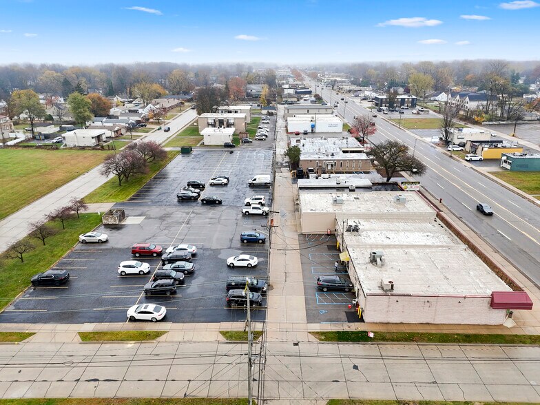 More Photos Of 30948-30960 Ford Rd, Garden City Storefront For Lease