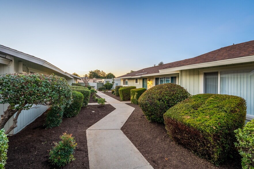 More Photos Of 3789 E Hampton Way, Fresno Apartments For Sale