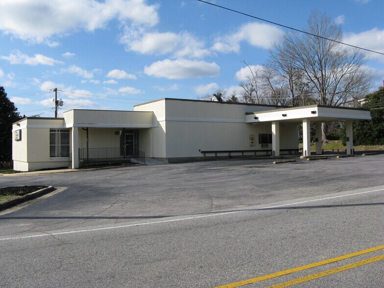More Photos Of 403 Nash St, Louisburg Bank For Lease