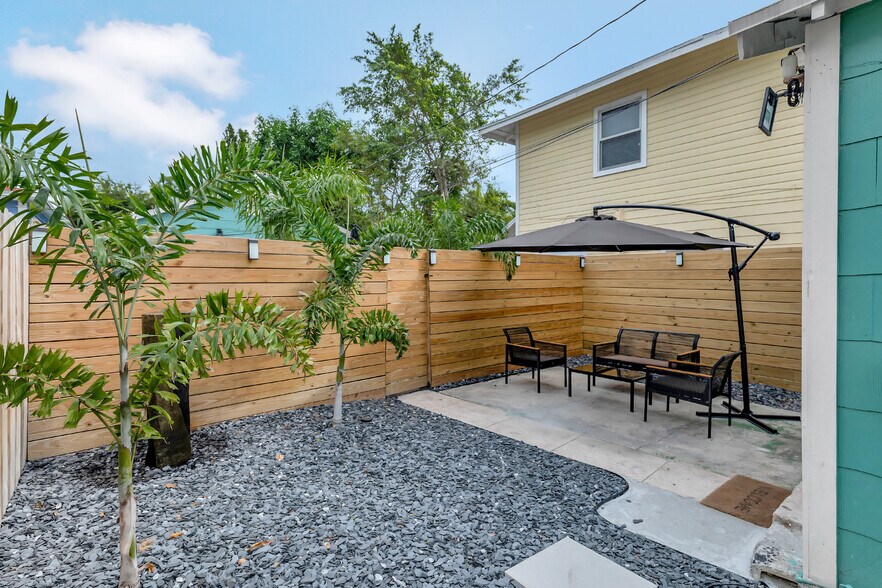 More Photos Of 517 S J St, Lake Worth Beach Apartments For Sale