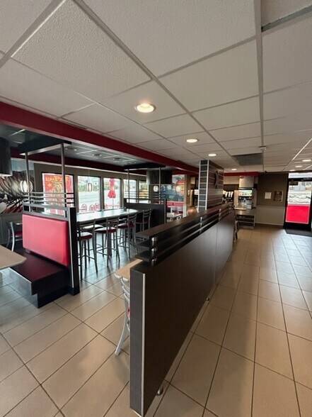 More Photos Of 300 Grant Rd, East Wenatchee Fast Food For Lease