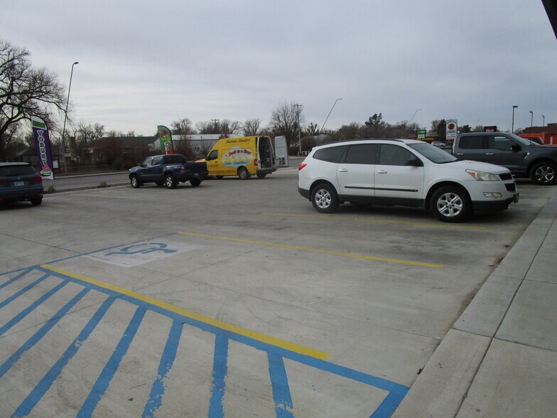 More Photos Of 401 E Kansas Ave, Garden City General Retail For Lease