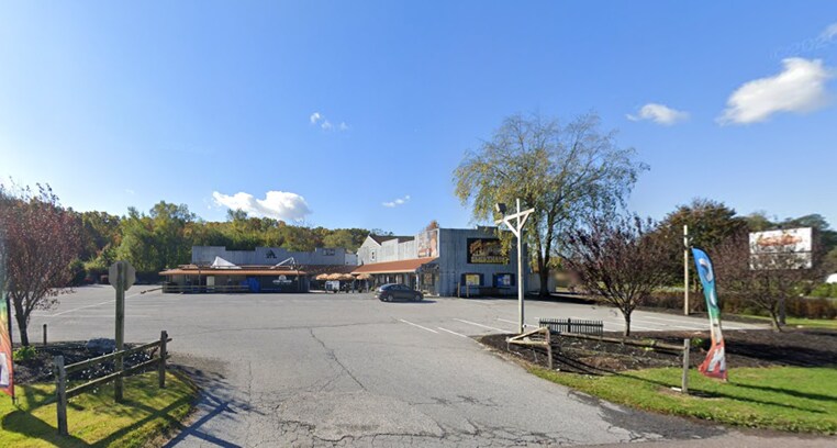 Primary Photo Of 924 W Penn Ave, Robesonia Garden Center For Sale