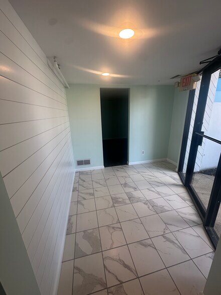 More Photos Of 9046 Goldpark Dr, Hamilton Manufacturing For Lease