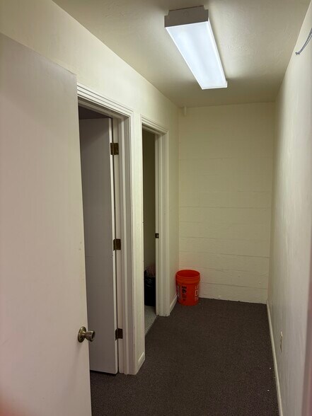 More Photos Of 12165 Metro Pky, Fort Myers Light Manufacturing For Sale