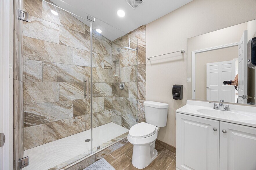 More Photos Of 15002 Bj Dusek Rd, Wallis Flex For Sale