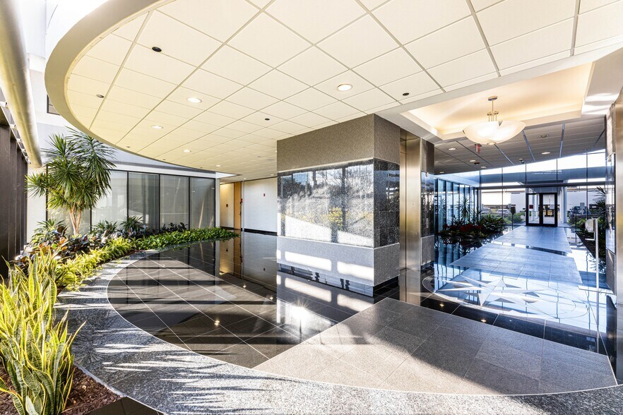 More Photos Of 11000 Richmond Ave, Houston Office For Lease