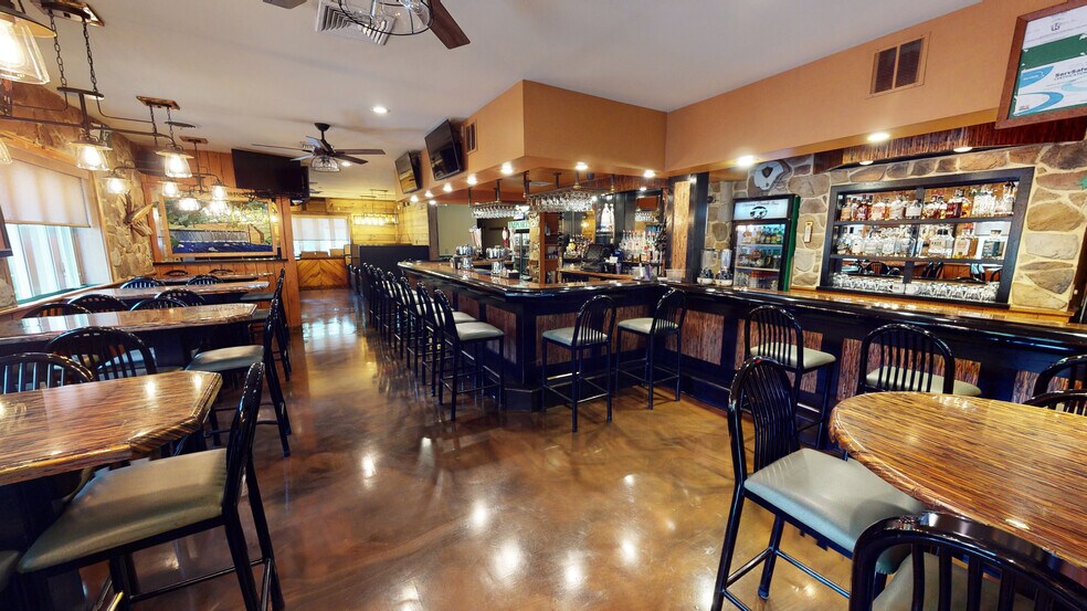 More Photos Of 150 Erie St, Dauphin General Retail For Sale