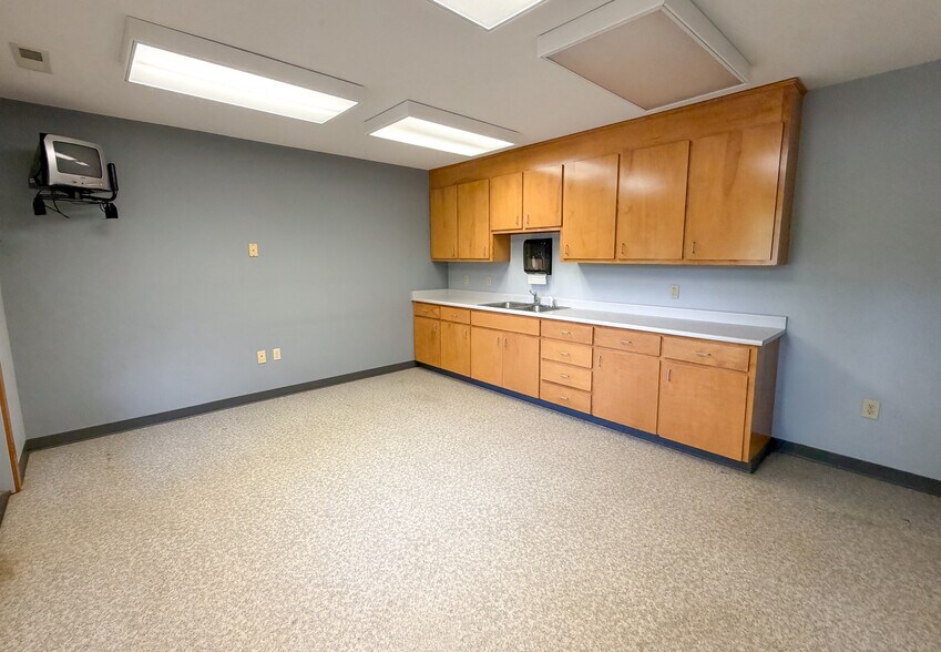 More Photos Of 3610 Moore Duncan Hwy, Moore Medical For Lease