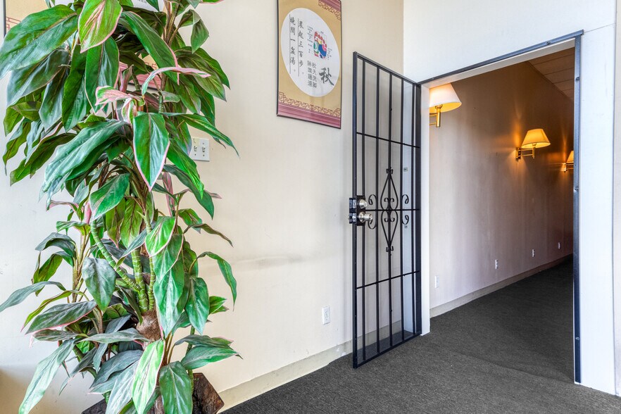 More Photos Of 1077 S Federal Blvd, Denver Storefront For Sale