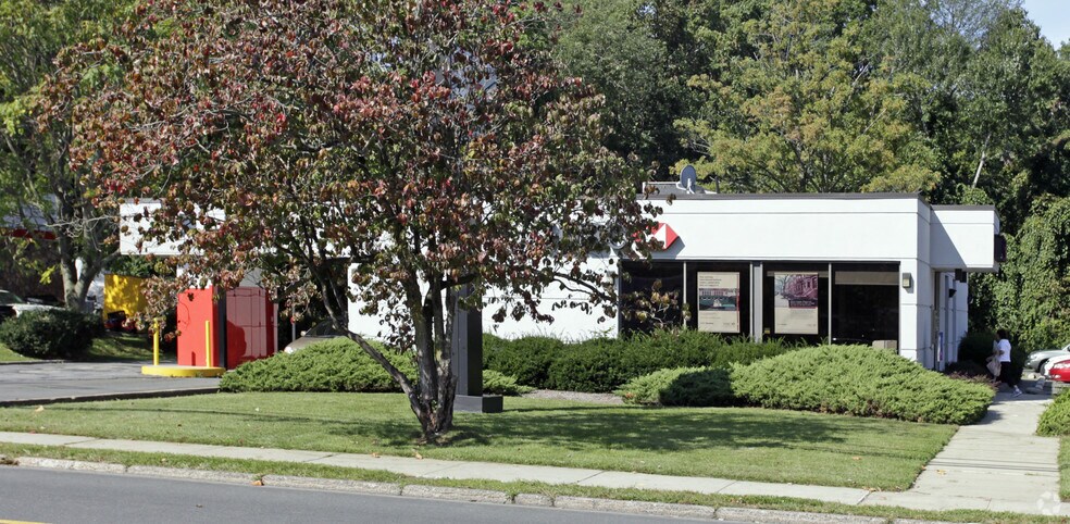 Primary Photo Of 219 S Main St, New City Bank For Sale