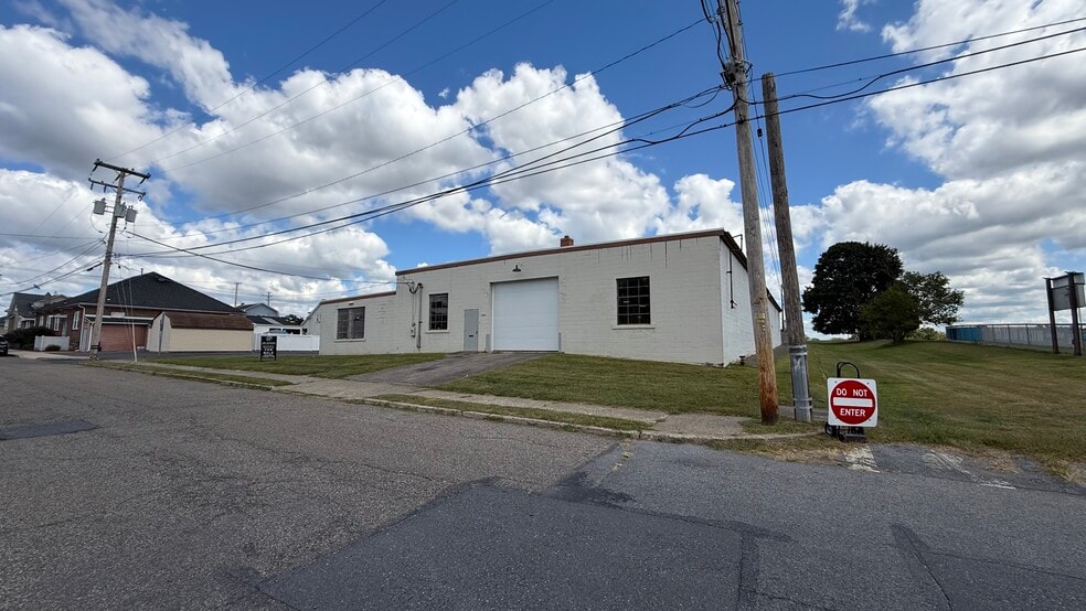 More Photos Of 1350 Balata St, Easton Warehouse For Sale