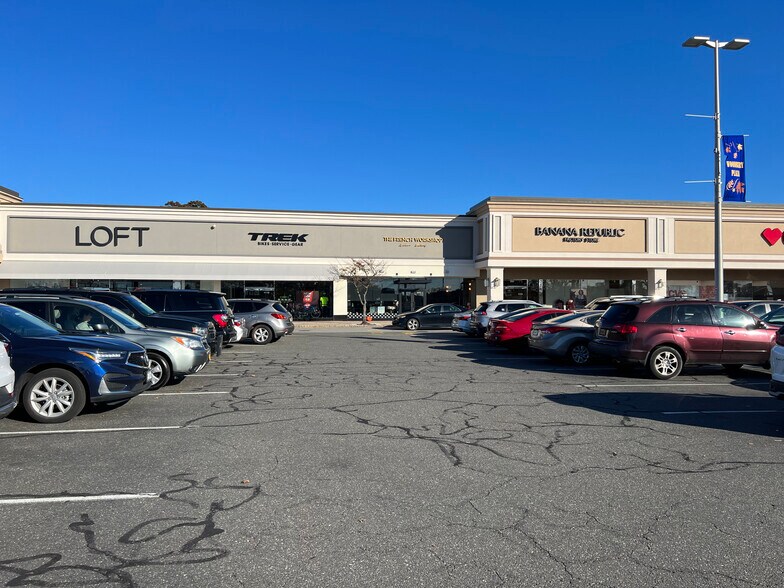 More Photos Of 401-419 S Oyster Bay Rd, Plainview Unknown For Lease