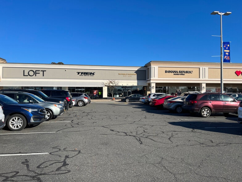 More Photos Of 401-419 S Oyster Bay Rd, Plainview Unknown For Lease