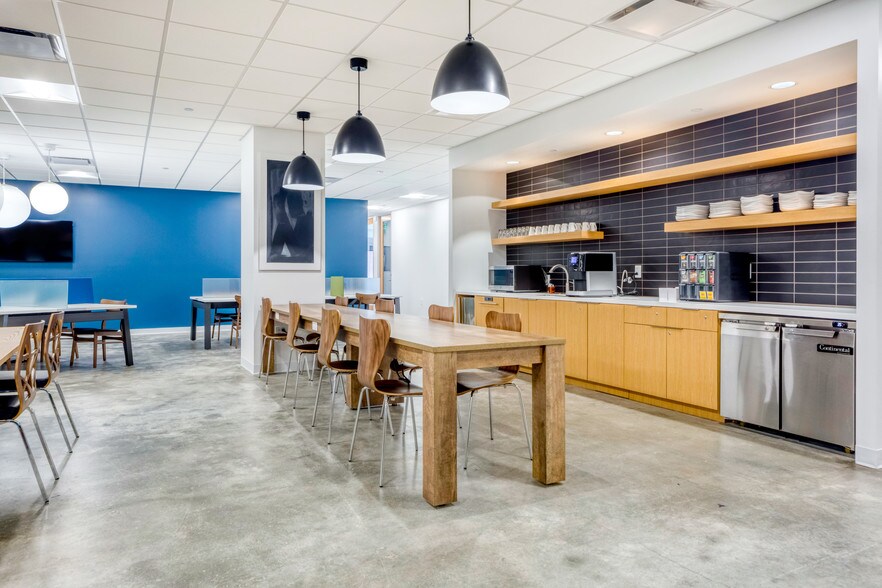 More Photos Of 400 N Main St, Royal Oak Coworking Space